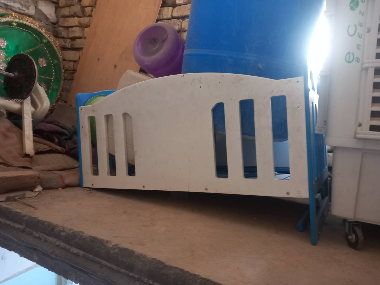 ميز تواليت + بوفيه بابين 
وكاروك طفل هدية.
ب٥٠ وبيهن مجال
الاسكان العسكري
***********
