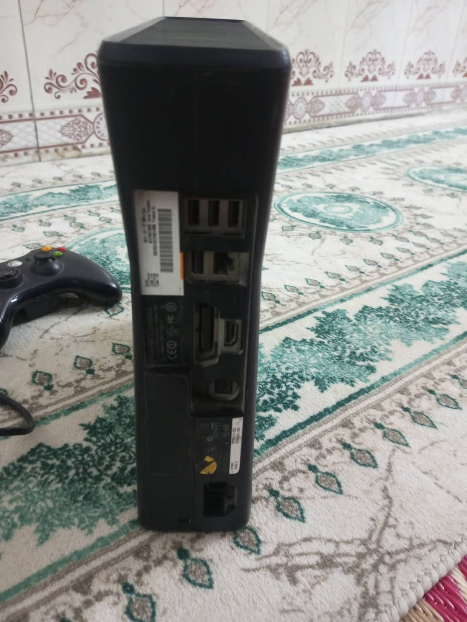 سلام عليكم
اكس بوكس 360 الجهاز نظيف و مرتب كلش وكلش حلو و سلس بل لعب و يحتوي على اكثر من 40 لعبه من تصنيف السيارات و الحرب و العملاء و القتال و الجواسيس الجهاز نظيف نظافه حلوه وكلشي ويا اصلي 100/100
سعره 120 وبي مجال 
مكاني البصره المعقل  
للتواصل ***********
