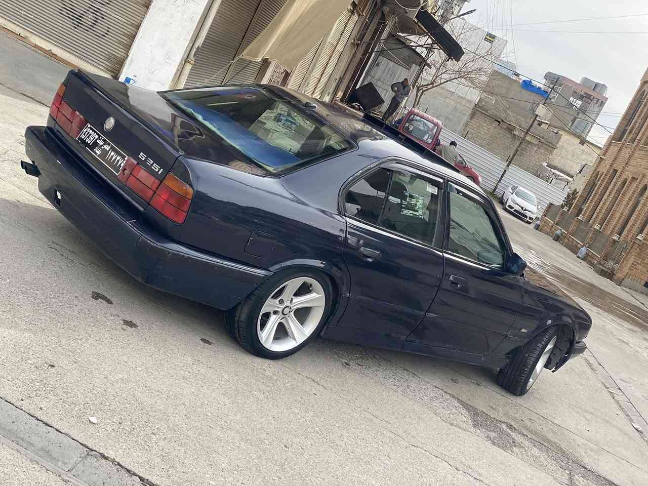 bm 525i گێر عدی مەکینە دیجیتاڵ
ماشەڵە لەهەیکەلیوو هاڵمەتی 
ئاڕم بلاستیکی سلێمانیە 
مەکینەکەی بەو شەرتە ئەفڕۆشم کێتان پێ وەستایە بێتە سەری
هەر چرکەیەکوو ١٠٠$ ببڕن 
ماشەڵای لێبێت مەکینەی بەشەرتی هەزار وەستا ئەفڕۆشم
٤ ویلی سپڕتی لەسەرە بەس ویلاکانی بەیایی ٢ گەڵایە 
یتر کارەباییو گيچوو داردو بەردی بەشەرتە
سعرەکەی بەس پارەی هەیکەلەکەیەتی
خۆتان وەرن وەکیلی هەموو شتێکی بن
سعریشی ٢٩ وەرەقە قفڵ قفڵ یەتی
وەکو وتم ٥٢٥ ئای دیجیتاڵەو ئاڕم پلاستیکی سلێمانیە پارەی علوجێکە
شوێن سلێمانی
0774 152 24 08
ئادمین♥️

