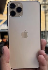 11 برو للبيع السعر 190   ذاكره 256   بطاريه 75 شركه  مبدل شاشه اصليه ب...