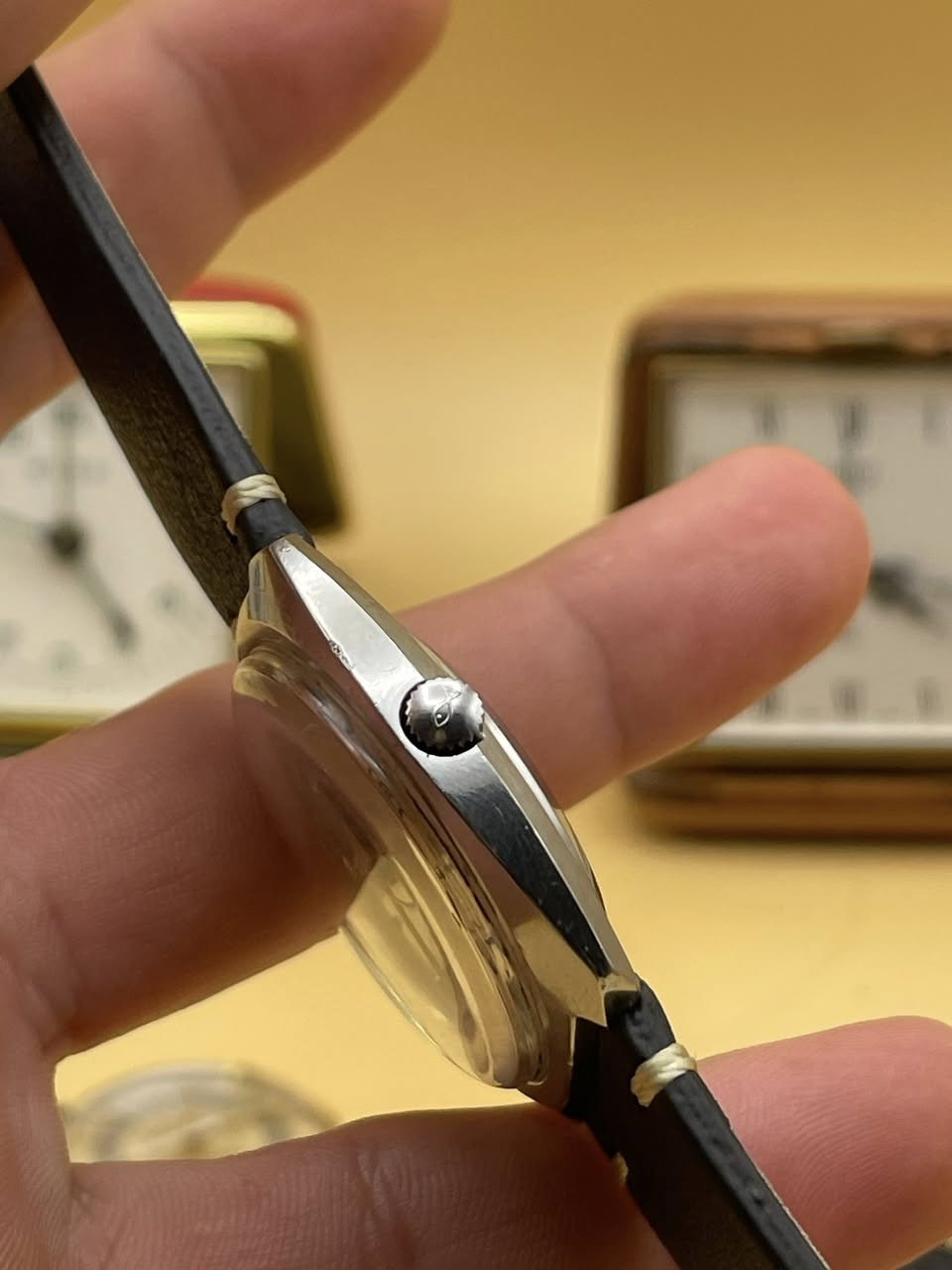 -Iwc (Internal) Classic watch 1960 production

-يا الله شاهد جمال الودلال من (iwc) نوادر جداً الكيس من الفولاذ المقاوم للصدى 

-مقاس ٣٦ / السير البوك مستبدل 

-مكينه مرعبه اوتوماتيك ٨٥٤١ 

-جميع التفاصيل اصليه عدا السير البوك مستبدل

السعر خاص او واتساب *********** 

يوجد توصيل لجميع محافظات العراق توصيل ٥ داخل العراق والى الأردن ١٥ دولار والى سوريا ١٥ دولار
