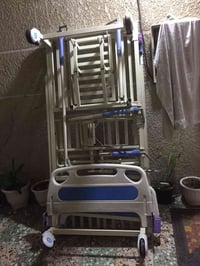 سرير طبي • نظيف