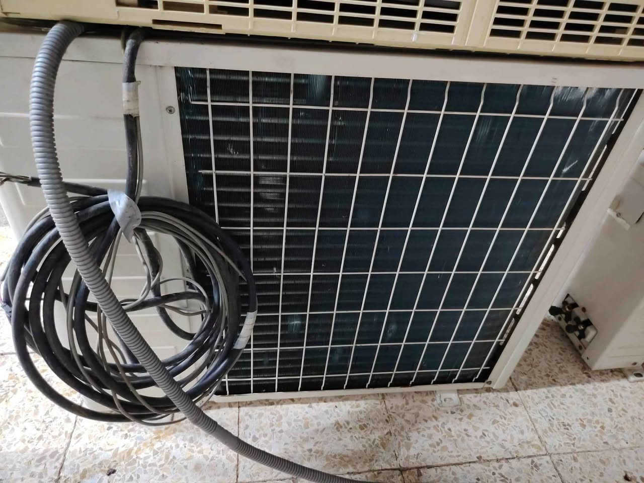سعر مناسب
سبلت سامسونك طنين نظيف وشرط شغال بارد ثلج وتدفئة..
سعرو عالماسنجر او واتس اب ***********..او من كلمة موصل, نينوى
