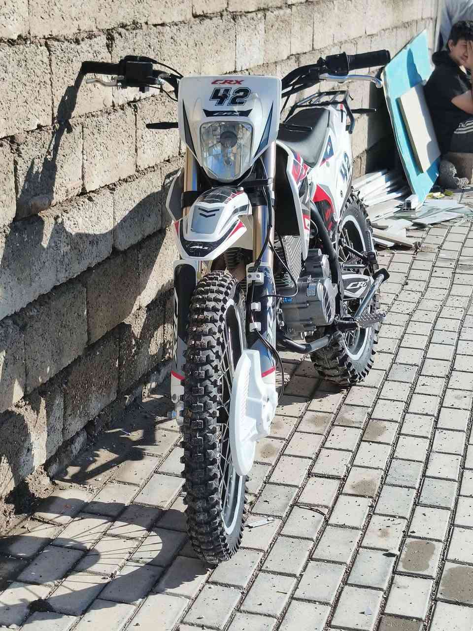 السلام عليكم للبيع دراجة CRX300 موديل 2025 محدث 2026 كهربائيات كلها شغالة مابي اي نقص للاتصال(***********)
