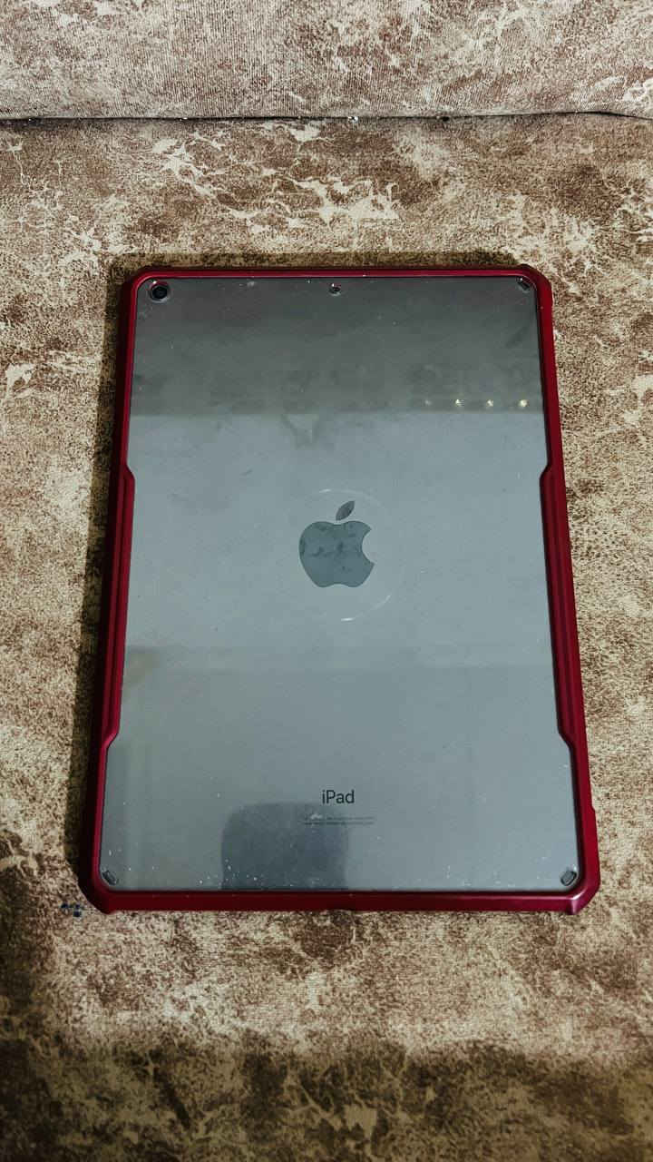 ايباد للبيع ايباد 9 نضيف وكارتونه البطاريه 85 السعر 200 وبيه مجال الرقم ***********
