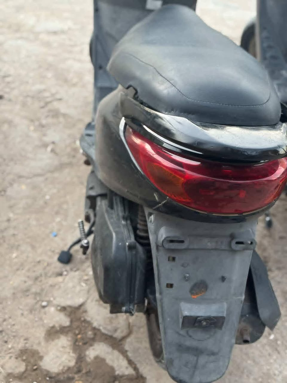 السلام عليكم بريس كفرات نضيفه شوفت عينك شلع ومعدل شرط بطناش كهربائيات شغله كله مانقصه برغي رباعيه هورن سيدان اصلي  نكره دراجة هندر وسلف كله غراضه جديده ماخلي نقص بيه 500 وبيه مجال *********** بكاني رفاعي
