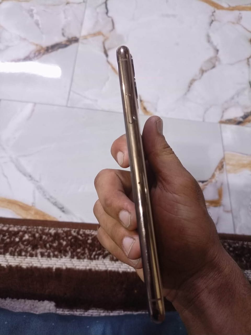 ايفون 11 برو ماكس ذاكره ٢٥٦ 
بطارية 🔋 76
موبايل نظيف و بلادي ما مفتوح ابد 
و بي ضرر الضهر مالته من جوه موضوح بل صوره سعره ٢٧٥ الف و بي مجال قليل 
مكاني حي البتول 
الاستفسار ***********
