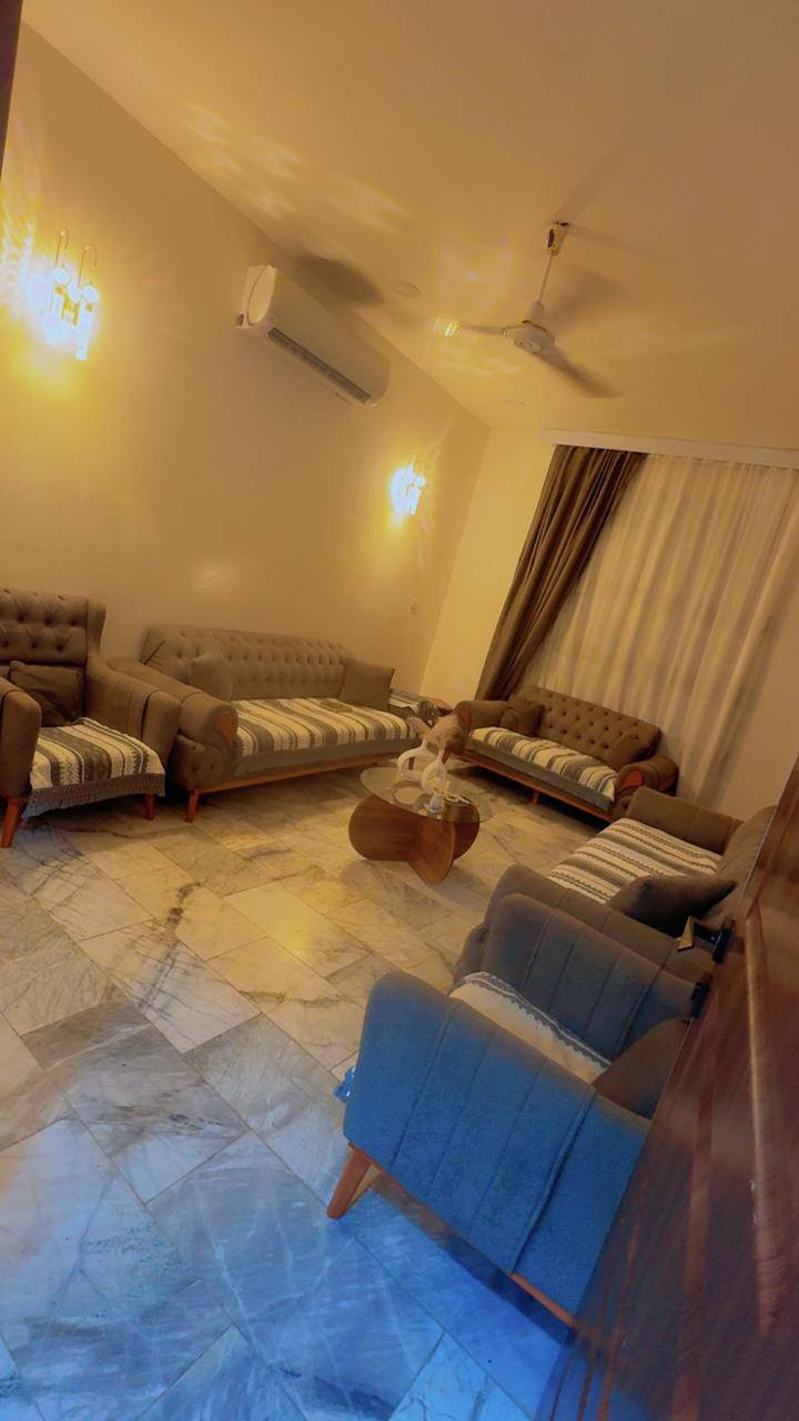 بيت للبيع  طابقين طابو صرف قرب جامعه الهادي شارع اليمامه
مساحةًالبيت ١٠٧ سنه البناء ٢٠٢٥ 

يحتوي على٤ غرف واستقبال وصاله ومطبخ وصحيات ٣ 

التواصل على الرقم ***********
