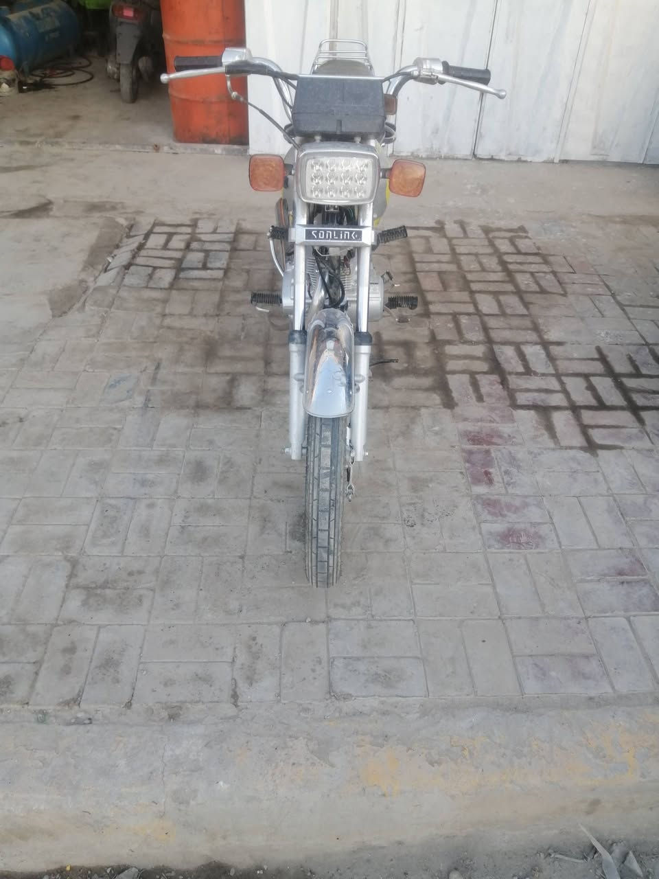 للبيع او مراوس موديل 25 كلك دراجه جديده شرط ال فحص كفاله عامه الشراي يتصل *********** مكاني كربلاء الاتصال فقط خاص ماعندي
