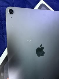 ايباد اير  ٢٥٦ كيكة بطارية٨٩ الجهاز مكفول فقط بي هاذ الزلغ بسيط  السعر...