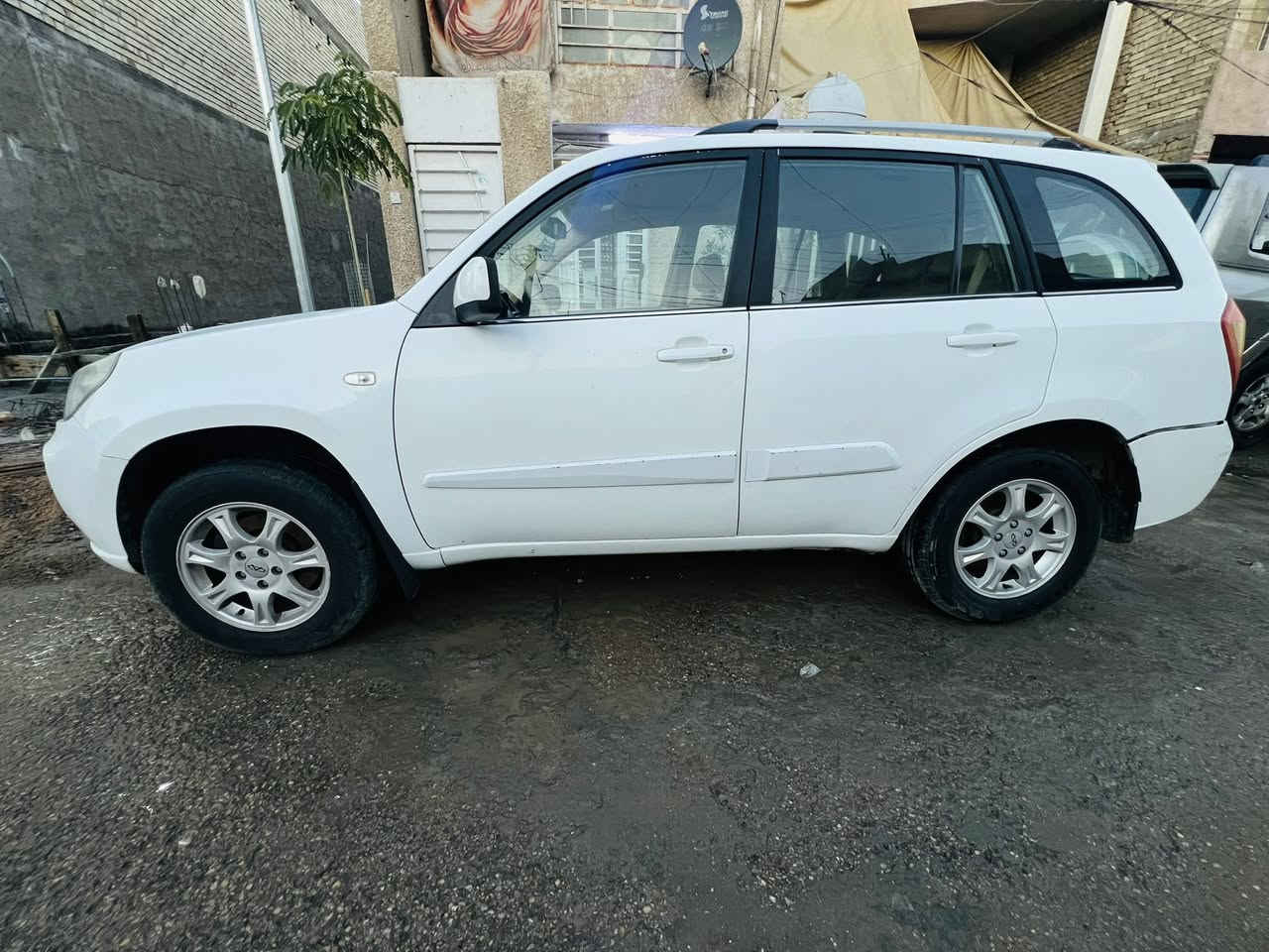 للبيع تيكو 2014 مكينة 2000
رقم بغداد باسمي هزتها جديدة متحتاج هزة 

السيارة بيها ضربة موضح بصورة ومبدله باب تجي تكلب وتشوف وتامر امر 

سعرها 62وبيها مجال بسيط 

مكاني بغداد - شعب - ***********
