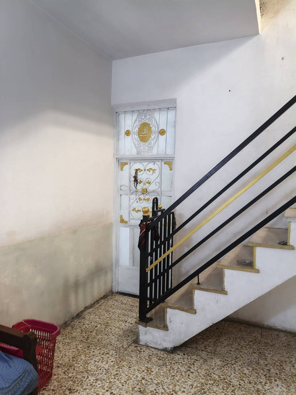 السلام عليكم حي طارق القديم بالفرع مال سيد منذر مساحه 130 ((***********))
