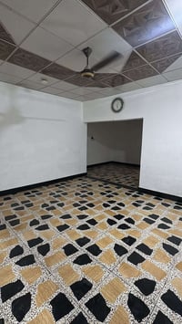 مشتمل طابق أول • غرفتين • شارع 60 تجاري