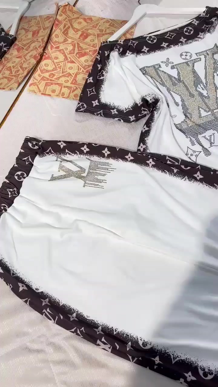 سوت قطعتين يجنن♥️
موديلات جديده ،😍😍

الخامه قطني

القياسات M L XL XXL

#سعــــــــــــره.15 الف
توصيل لجميع محافظات العراق


**إذا كنت صاحب هذا الإعلان وتريد حذفه لأي سبب، رجاءا أرسل رسالة إلى الدعم الفني**