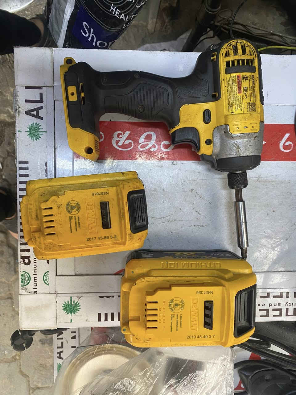 سلام عليكم. دريل شحن انباك  البيع دريل معا. بطاريات ثنين  بدون شاحنه البيع السعر خاص
***********
