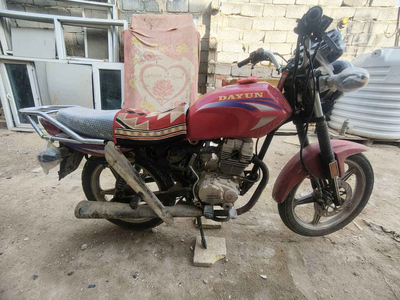 اسلام عليكم هاي دايون اوراق اصولي الدراجه متروكه وبيهة لحيم بشاصي الدراجه ما اعرف شبيهة ما بيهة بس شغلتهة تشتغل ومشيت بيهة الي شراي خلي يقيم وياخذهة الدراجه مستعجل عله بيعتهة عندي عمليه رقم الاتصال *********** والواتساب ***********
