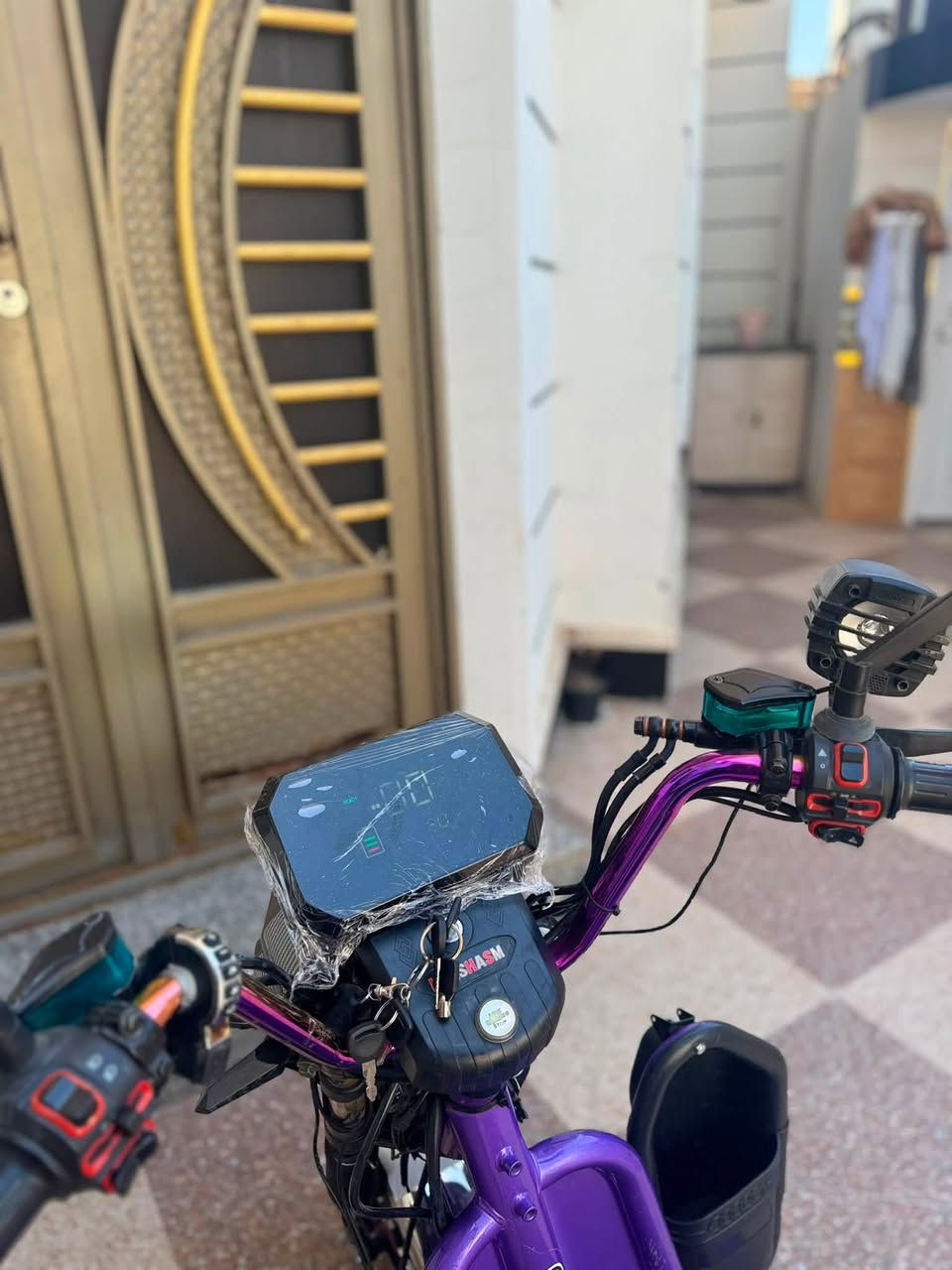 السلام عليكم
نوع موطور شحن هارلي جبلي
بطاريات 10ونص يقرن
بكR دبل اشاره 4سرع
مثبت سرعه 
شاشه ايباد
99سرعه
80 حقيقي
كهربائيات كلها شغاله
بلوتوث سماعه بي صوت جدا عالي
سعر نار وصدمه
525 وبي مجال للطيبين
مكاني الرمادي التأميم شارع النخيل 
***********
