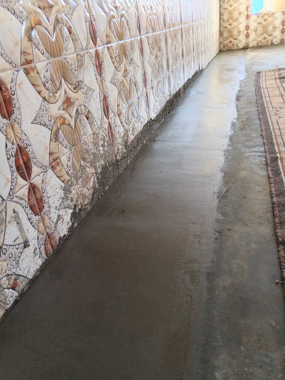 السلام عليكم اخوان بنا بلوك وصب ارضيات ناعم وخشن ومتفرق حالين والرزق على الله للاتصال ***********  /***********
