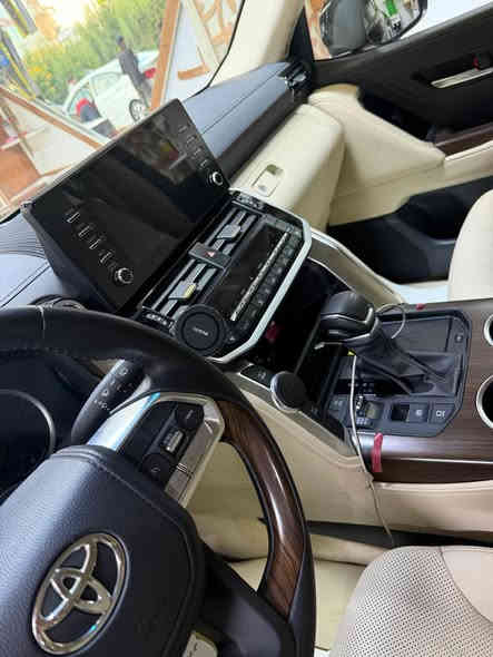 لاندكروز 2024 رقم بغداد GXR 
خليجي مكفوله كفاله عامه ماشيه 15 الف

فول  لمتد محرك 4000 تنفس طبيعي بريم شركة المهند 

بصمه فتحه سقف

كشنات تبريد

4 كامرات حساسات 

3 شاشات 

مغلفه PdF 

السعر 72000 الف

مكان السيارة كربلاء 

‭0771 691 9475‬
