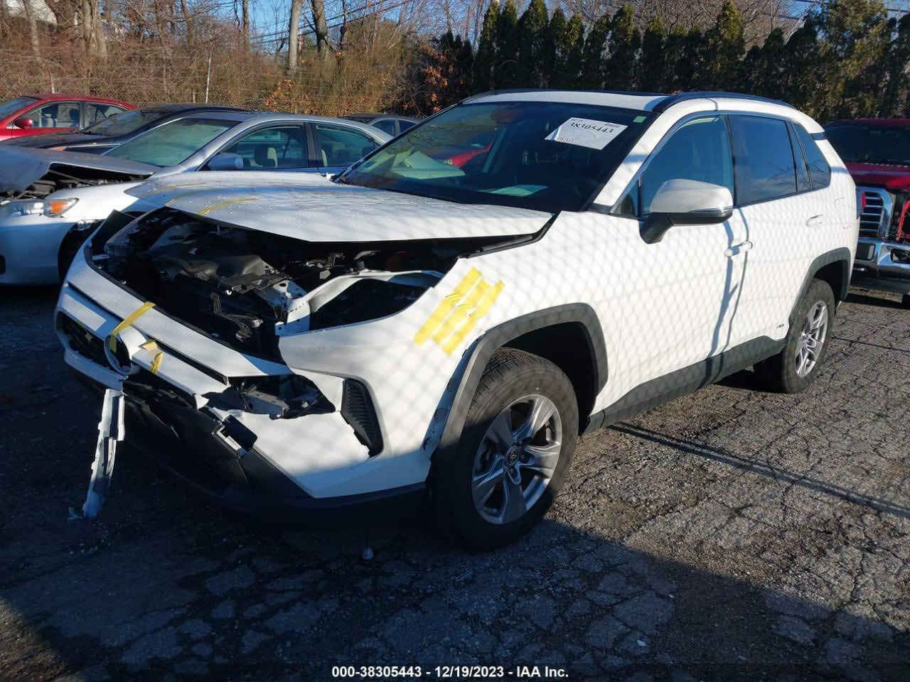 السلام عليكم للبيع 
راف فور 2023 هايبرد فول مواصفات XLE
فتحة
رادار امامي وقيادة ذاتية ومحافظة على المسار
رادار جانبي
جنطة كهرباء
بجم لد
كشنات تدفئة وكشن السايق كهرباء
تحكمات ستيرن جهتين
وايرلس كاربلي
بدون ايرباك ماشية ٦٥ميل
السيارة وارد امريكي 
ضررها من امريكا فقط دعامية وشوية بارد بلبنيد وشكم مكان بارد وباب صبغ
سعر السيارة 248 وبيها مجال بسيط 
للستفسار ***********
مكان سيارة زيونة
