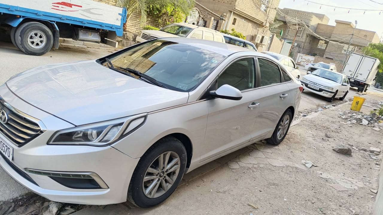 سلام عليكم سوناتا 2015
وارد امريكي مواصفات معروفه عاديه 
بيه الجاملغ الخلفي وشويه بتكمه مثل
 ماموضح بصور بيع فقط رقم مثنى بسمي
السعر 110 وبيه مجال 
مكان السياره نجف غير متواجد على الفيس
الاتصال ***********
