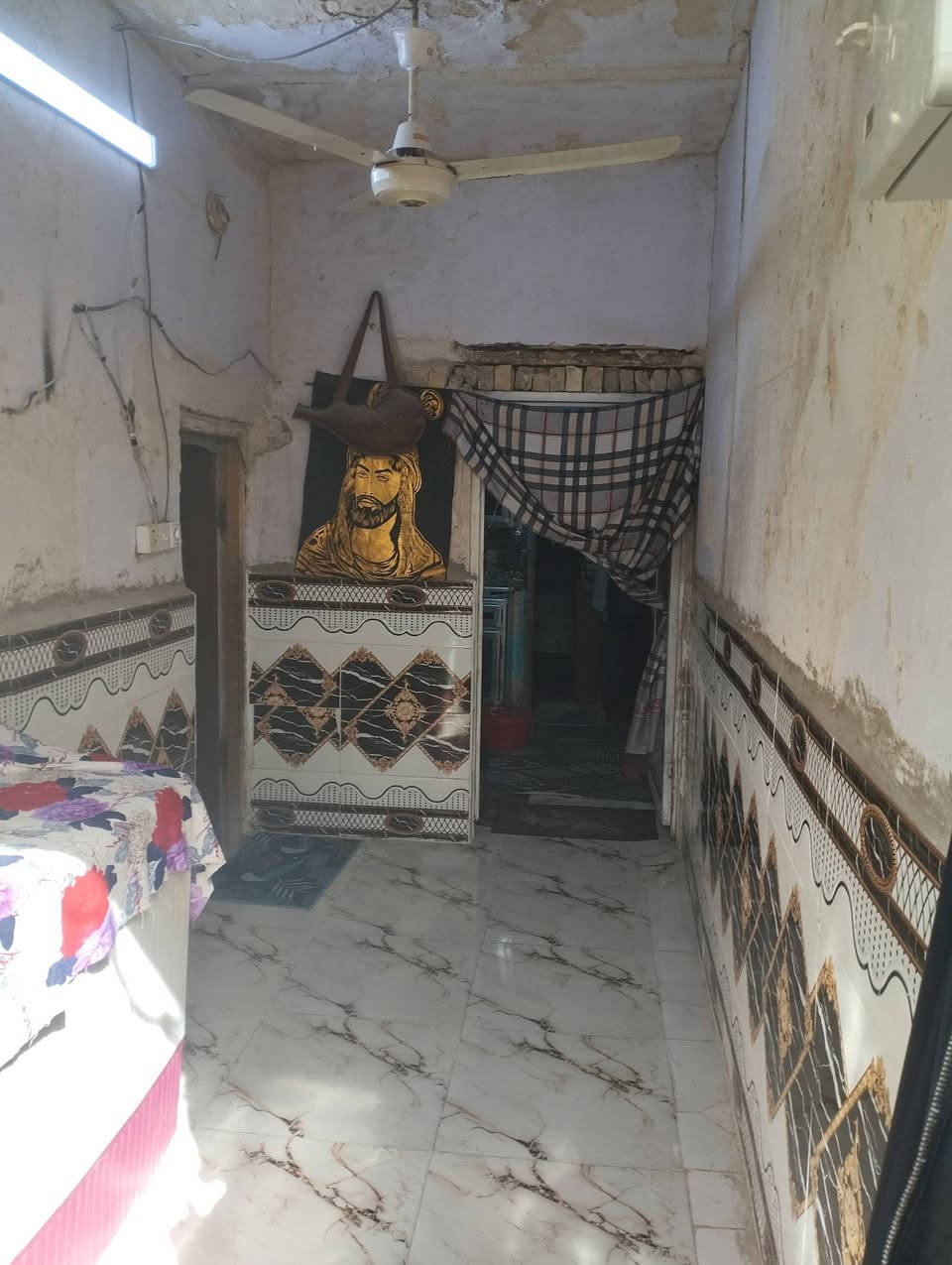 رقم الهاتف ***********
الدار للبيع مساحه خمسه وسبعين ارضيه بورسلين من عده الغرفه بي غرفتين وحده فوك وجوه واستقبال سته ب٣ومطبخ ٤ب٣  السعر 15وبي مجال لشراي المكان علوه الفحل مقابيل معمل الموز
