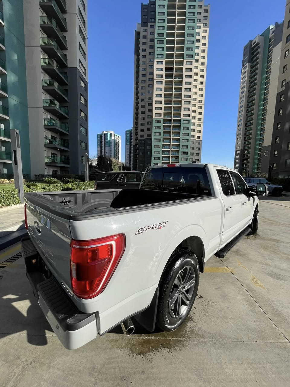 Ford F-150 2023 XLT

فورد F-150 موديل 2023 XLT
محرك V6 سعة 3.5 هايبرد
لون سموك 📦
أبواب كبيرة – بودي طويل

المواصفات فل أوبشن ✅
بانوراما
رادار 360 درجة
كاميرات 360 درجة (5 كاميرات)
قير أوتوماتيك 10 نمرة
دبل أكسل
٧ أوضاع قيادة
شاشة كبيرة
محدد سرعة
تبريد مركزي
مقاعد مدفأة
مقعدين كهرباء
دعسات كهربائية
ليد أمامي 4 عدسات
صندوق خلفي
إنارة جانبية وداخلية للبودي 4x
بصمة
كود للأبواب
Pro Trailer
زجاج خلفي سلايد
فرامل بصمة

والمزيد من المواصفات…

الممشى: 38 ألف ميل
السيارة نموذج في الجمال والنظافة

ملاحظات:
فقط باب السائق مصبوغ مع ضربة خفيفة في البونيت
بدون غرق، جميع القطع أصلية ولا يوجد تبديل
الإيرباق فقط الجانبي انفجر وتم تبديله
الستيرن والدشبورد لم يتأثرا ولا يوجد أي خلل
ولا توجد أي لمبة تحذير في الدشبورد، السيارة جداً متينة

صور حادث و سونر موجود 

السيارة مميزة جداً (باب كبير وبودي طويل)
صار لها شهرين جاهزة للتسجيل

📞 ***********
*********** whatsup
