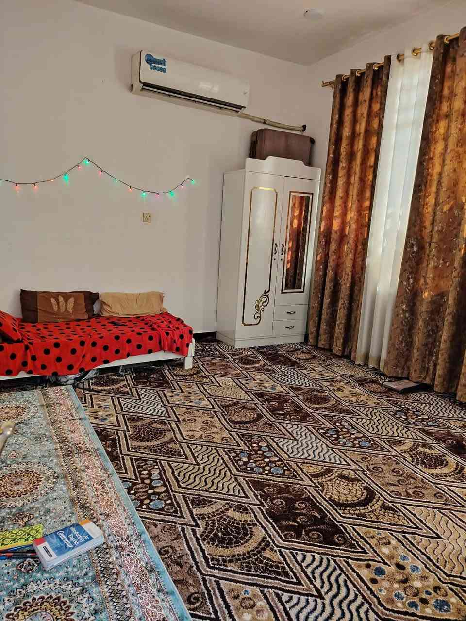 للبيع بيت مساحه 100مربع باب الحاره قرب عماره بيت صبر للاستفسار ***********
***********
