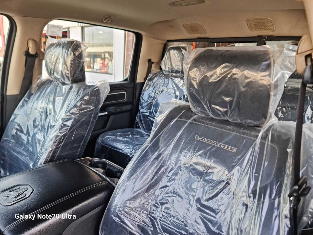 دودج رام سبورت DODGE السعر 25000$
RAM SPORT 

الموديل : 2019

اللون : اسود 

المحرك : V8. 5.7L هيمي

 ماشية 127  

 حادث طارف الجاملغ والبنيد صور الحادث داخل المنشور*
  
المواصفات :

⭐️ دفع رباعي 4×4 .

⭐️ شاشة كبيرة .

⭐️ زنون الايت مع الكشاف .

⭐️  لايت LED .

⭐️  نظام التوقف الذاتي الخلفي

⭐️ بصمة تشغيل بصمات على الابواب 

⭐️ تشغيل عن بعد .

⭐️ مقاعد جلد رياضية اسود 

⭐️ المقاعد الاماميه تدفئة وتبريد . كهرباء

⭐️ تدفئة ستيرن . 

⭐️ المقاعد الخلفيه تدفئه 

⭐️ نظام خرائط  GPS . 

⭐️ حساسات امامية وخلفية .

⭐️ كاميرا خلفية دواره 

⭐️ دواسات جانبية . 

⭐️ تبريد خلفي.

⭐️ ⁠ويل حجم 20

⭐️ المرايا الجانبية قابلة للطي كهربائيا 

⭐️ الشباك الخلفي كهربائي .

⭐️ غطاء جلد للبودي الخلفي .

⭐️ دواسات البنزين والبريك قابلة 
       للتعديل كهربائياً. 

⭐️ هاند بريك كهربائي . 
 
⭐️ مرايا بخاصية التعتيم الذاتي 

السيارة جاهزه ومناقصها اي شي فضل من الله 

السعر 25000 $ الف دولار

 ⭐️- مكان السيارة فلوجة 
🌸***********./***********
