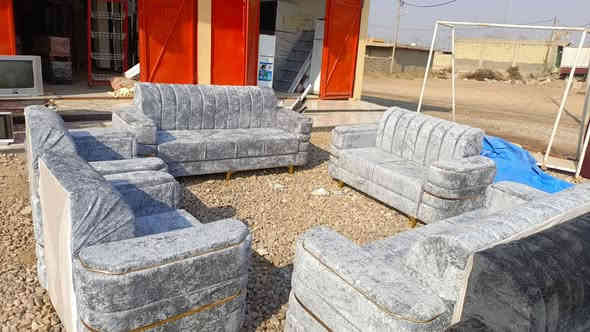 السلام عليكم 👋 
متابعينا الاعزاء 
توفر لدينا اتخومة جديدة 💥💥 
عشر مقاعد اقماش خاولي 
شغل ممتاز والأسعار مناسبة 💵💵 
العنوان الصويرة مقابل محطة رضا الصالح الثانية 
قرب مطعم هنداس بالسايد إلي رايح عالصويرة 
***********واتساب
