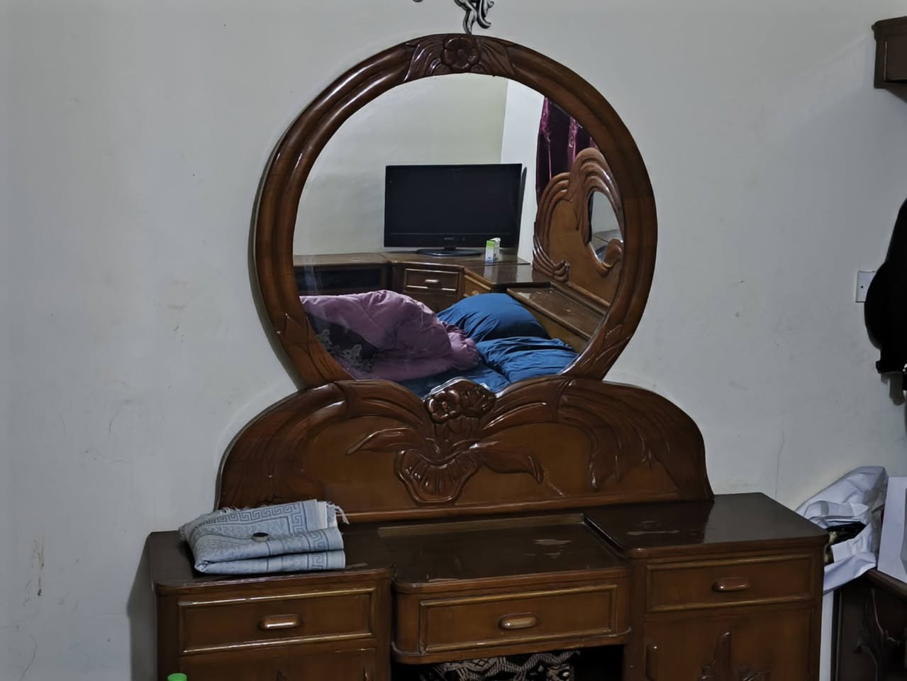 السلام عليكم غرفه اخت الجديده صاج بورمي من اجود انواع الصاج النقش حفر مو كبس معروضه ب مليون وربع بيه مجال الموقه بابل شارع 80 كربلا للتواصل ***********
