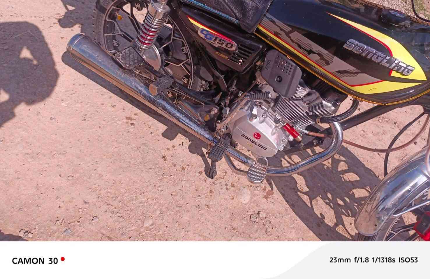 السلام عليكم دراجة سيفان موديل 24 الدراجة مابيها اي نقص  كهربائيات  كلها شغالة ماشية 5الاف حقيقي الدراجة انظف من الصورة محرك مكفول شرط سبانة ما محطوطة عليه السعر 650 وبيها مجال بصيط  رقم الهاتف ***********
