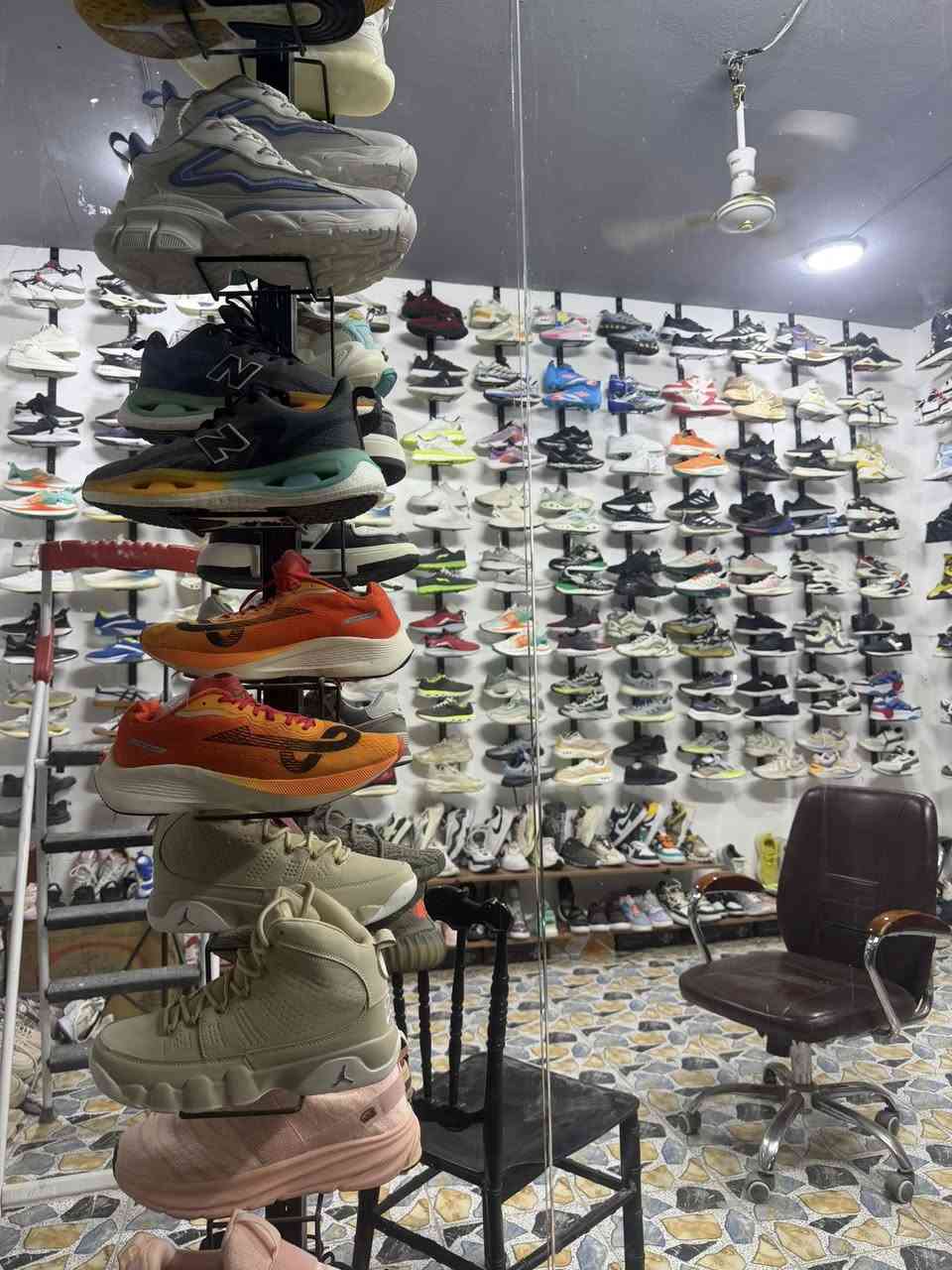 السلام عليكم 
محل الحذيه للبيع بسبب عدم تفرغي 
الي يدورله شغله حلوه مصلحه حلوه باب رزق زين يعيش منه 
الله شاهد شغل بي خير من الله موقعه حلو يم حسين ابو القيمه شارع الخنساء بدغاره  المحل أبيعه كامل بس تجي تفتح وتكعد 
أبيعه هوه وغراضه كامل وسعره مناسب
الي يحب يتواصل وياي متواجد خاص ولي يحب يستفسر هاذه رقمي هم بي وتساب ***********
