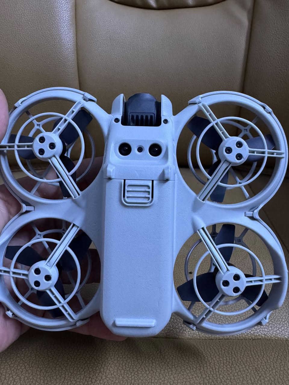 السلام عليكم حبايب
للبيع Dji Neo سنكل نضيفة كلش مكفولة من تصليح والحساب والفتح وحتة من شخط تكدر تستخدمهة بدون وحدة تحكم من الهاتف اقلاع وهبوط وتحكم كامل
للاستفسار على الرقم ***********
او مراسلة عل خاص عنواني بغداد توصيل موجود لكل المحافضات
