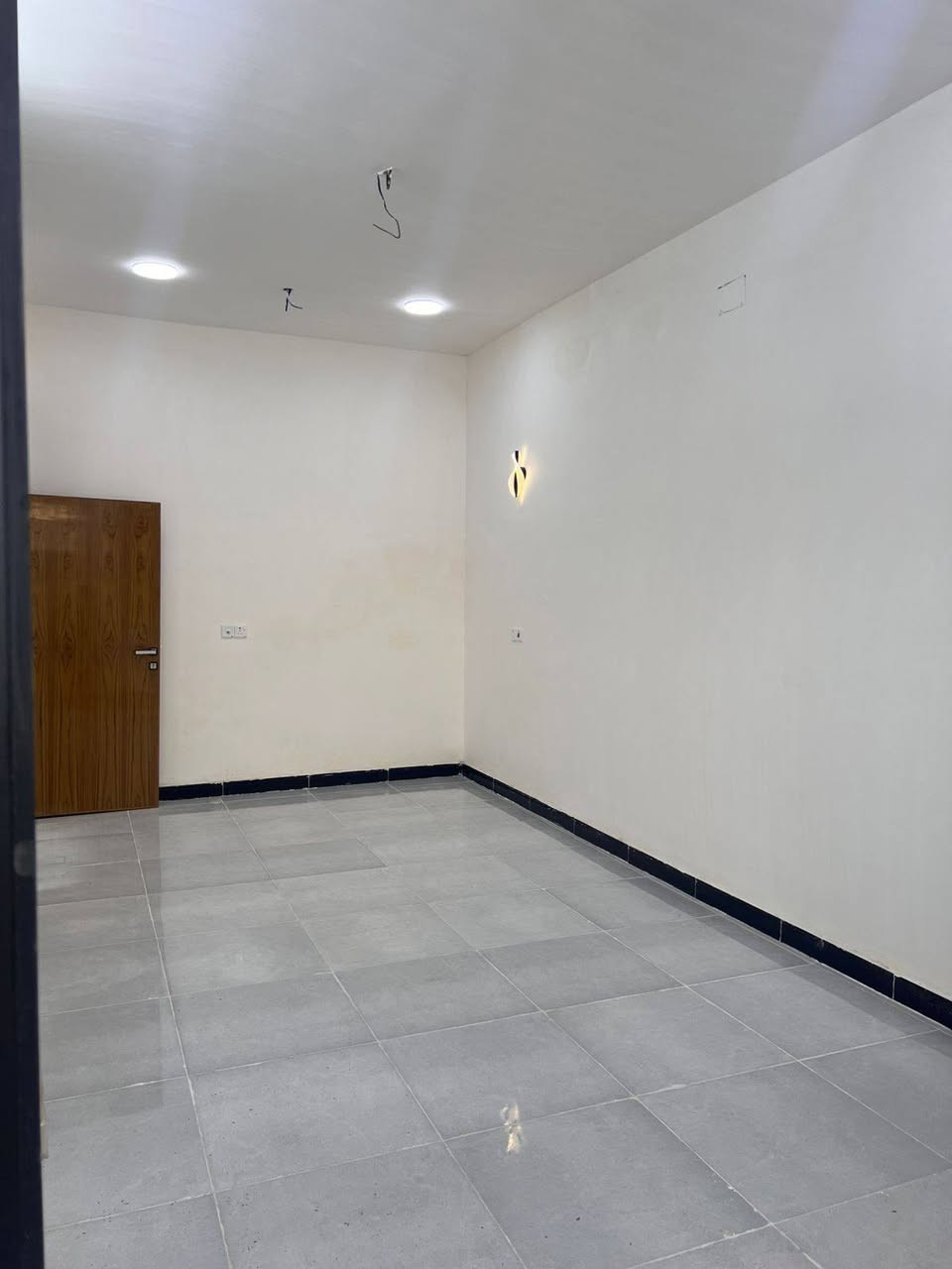 بيت طابق ونص للبيع اربع شوارع رقم الهاتف ***********
