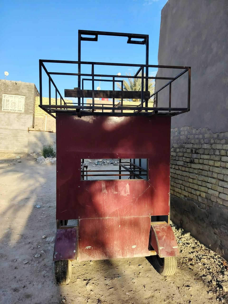 السلام عليكم عربانه موكب تحمل 6سماعات
***********
