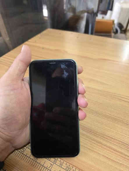 11ايفون 
بطاريه 83 بلادي 
ما مفتوح 
ذاكره 256 

كل شي بيها بلادي للبيع سعرها 310 الف  مكاني كركوك 
خاص مفتوح 
او اتصال ***********
