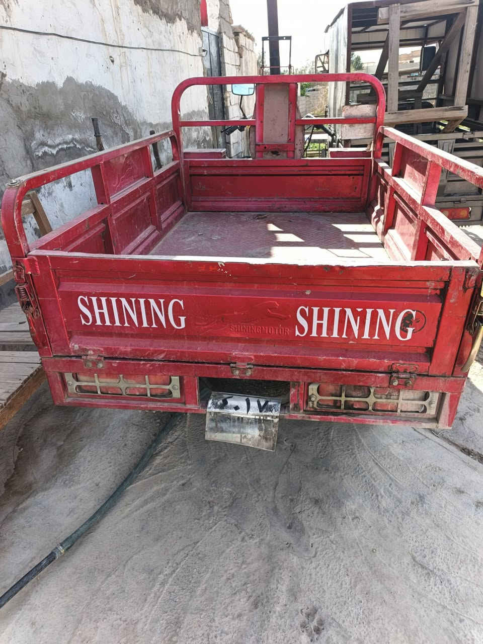 ستوته ام الطير موديل 2009 اي نقص ما بيها رقم وسنويه السعر 1,200 وبها مجال شيء قليل البكان شهربان ثوره الولاه رقم الهاتف ***********
