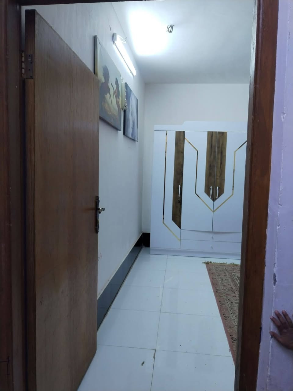 بيت قرب جامع الشهيد رائد 
شارع عشرين 
مساحة 75 متر
قاطين بناء حديث 
الطابق الاول 
استقبال + ممر
حولي ومطبخ تركي+ حماظ وترك
... 
الطابق الثاني
غرفتين نوم وبلكونة
وبيتونة مع سطحين
.. 
السعر 65 مليون بي مجال 
للاستفسار 
***********
