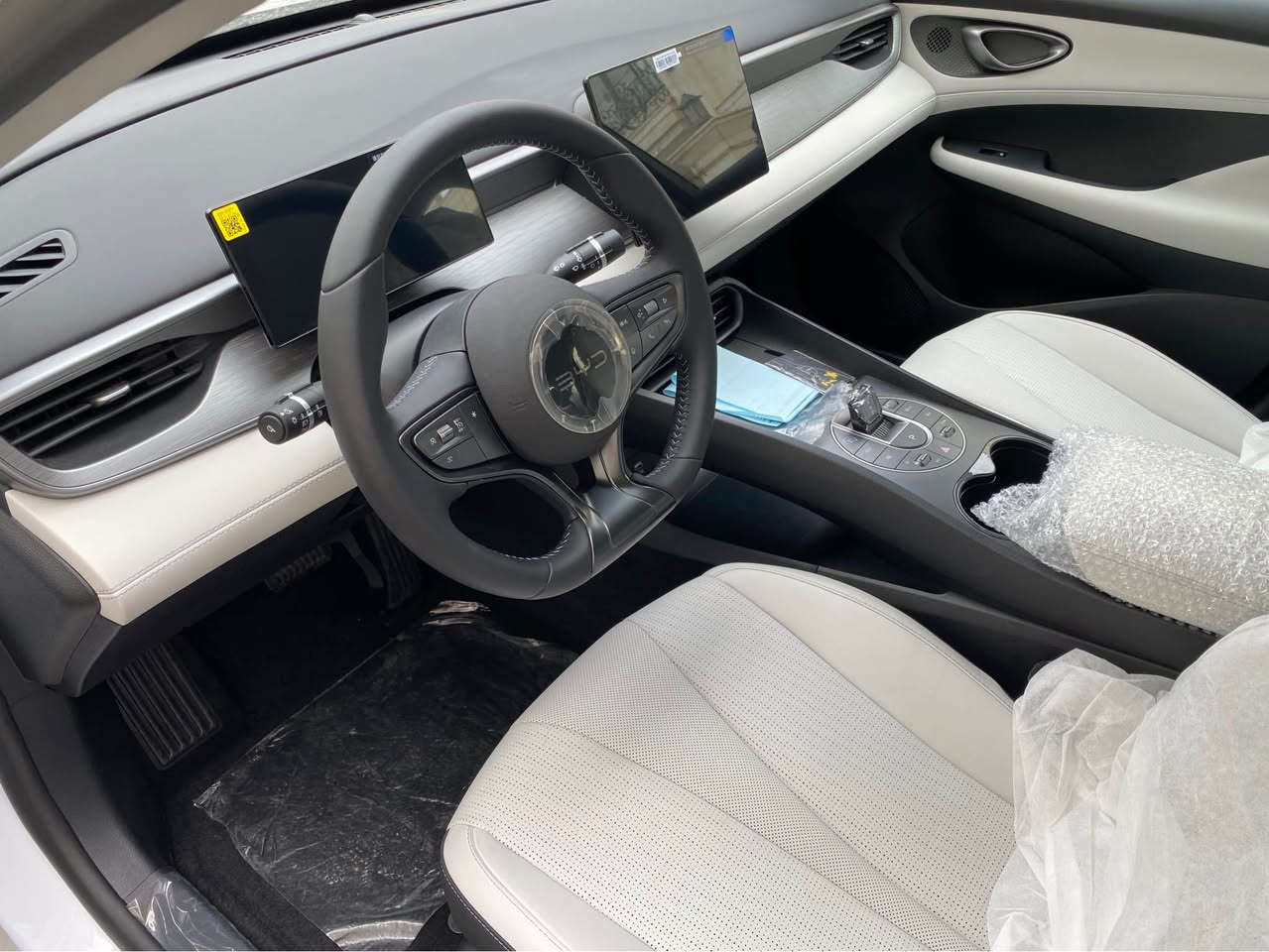 BYD 2025 سفر كيلؤمةتر هيچى نية كامل ئةشياى لةگةلة دوو سويچ دوو كارت دوو كيبل شةحن جيهازى ئيرس 75 رؤژ ماوة بؤ رةقةم كردن ژمارة مؤبايل *********** أربيل, العراق
