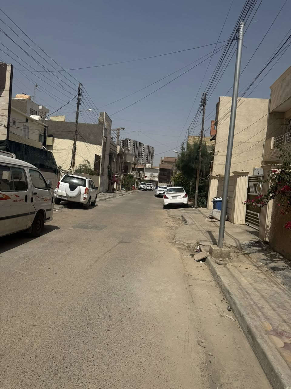 السلام عليكم مشتمل للبيع  مساحة
(100) واجة (5) نزال 20 مربع خارجيه حي جهاد سنه بناء (2023) مدخلين 3 نوم استقبال مطبخ صاله طابقين لاستفسار مكتب النسيم للعقار ***********. *********** نستقبل جميع العروض
