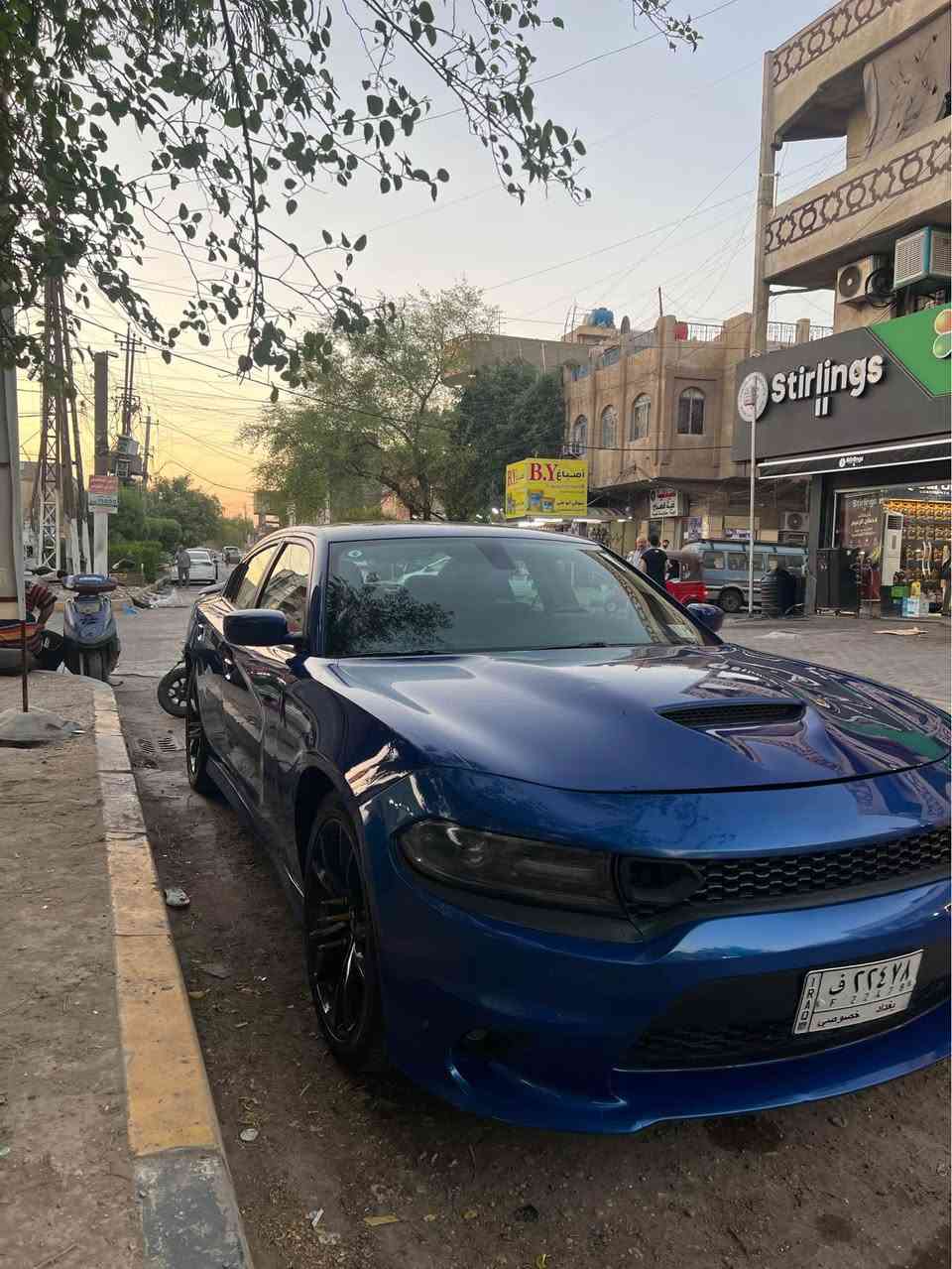 السلام عليكم مكلف ب النشر 
جارجر 2019 
حادثها خلفي كما موضح ب الصور 
ماشيه 62 حقيقي 
فتحه سقف 
شاشه كامره 
تحكم استيرن 
كشنات حظن 
ويل كب 20 
اضافه للايت عدسات  و لد متغير اوركال 
رقم بغداد ب اسمي 
علما السياره استعمال شخصي 
و ب اسمي صارلها 4 سنوات عندي 
السعر 205 
للاستفسار ‭***********‬
بغداد العطيفيه بغداد, العراق
