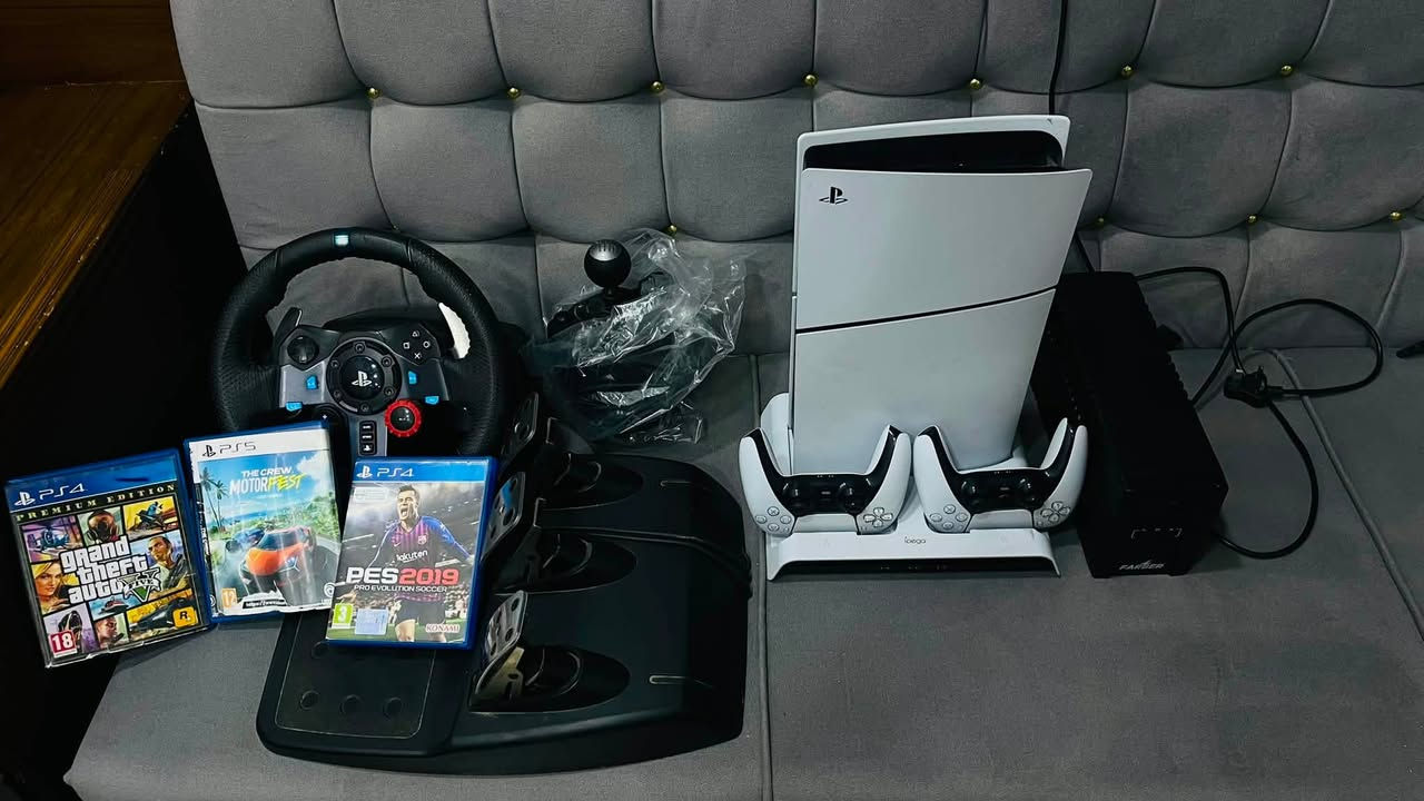 🎮 للبيع بلايستيشن 5 أوروبي (PS5) سعة 1 تيرا 🎮

الجهاز نظيف ومكفول من كل شيء، جاهز للعب مباشرة، ويحتوي على حساب كامل.

المواصفات والمرفقات:
✅ بلايستيشن 5 أوروبي - 1 تيرا
✅ دركسون Logitech G29 الأصلي
✅ كير (Gear Shifter) Logitech G الأصلي
✅ UPS
✅ يدات بلايستيشن أصلية (وليست تجارية)

الألعاب:
🎮 PES 2019 (3 أقراص)
🏎️ The Crew Motorfest
🚗 Grand Theft Auto (GTA)

💰 السعر: خاص

📞 للاستفسار أو التواصل عبر الاتصال أو واتساب:
***********
