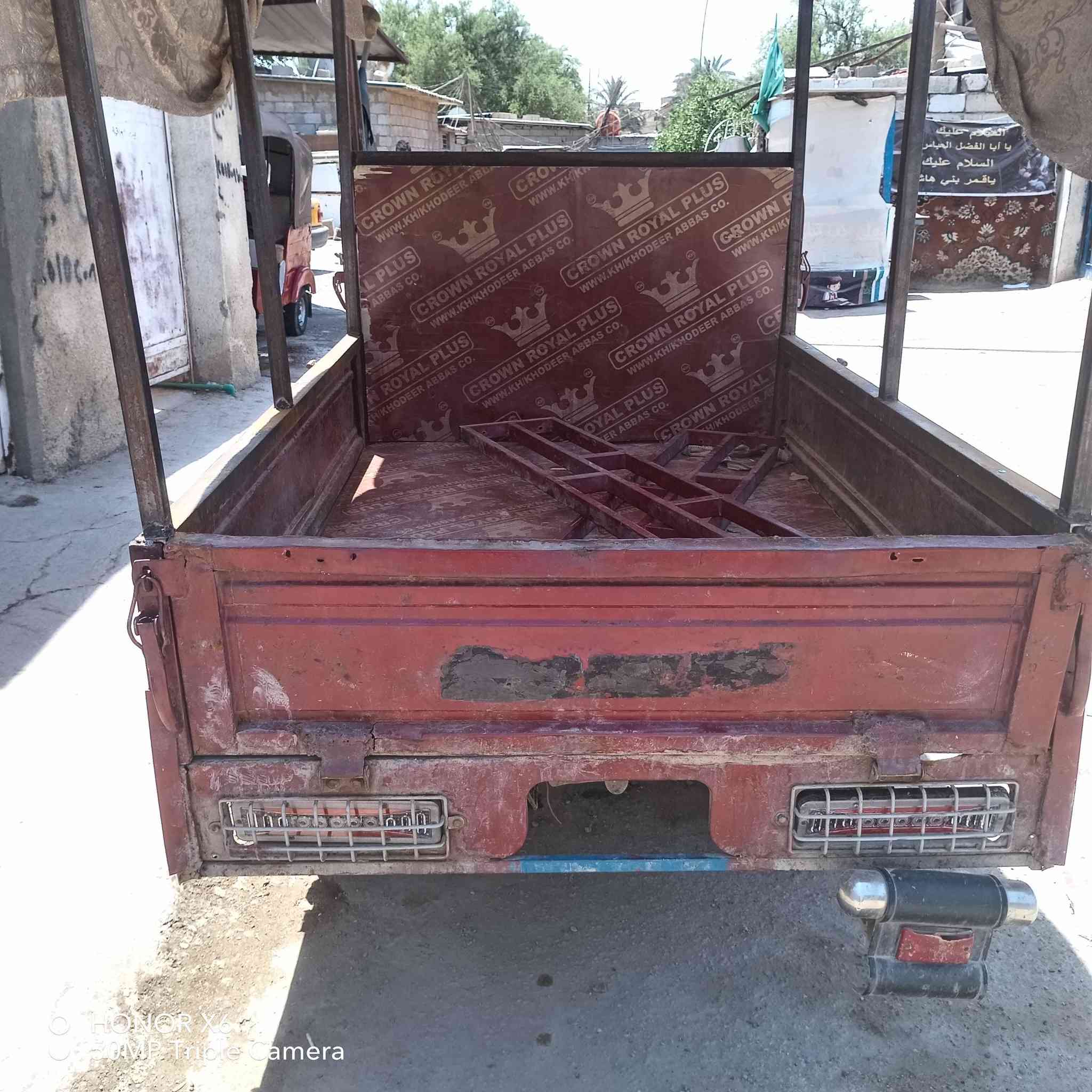 السلام عليكم من رخصه الادمن 
ستوته للبيع دايوان موديل 20 
محرك 25 كهربائيات شغاله 
اوراق  كامله كمارك رسوم مدفوعه ستوته كامله ما تصرف عليها 
ربع عنوان بغداد الدولعي السعر مليون وبيها مجال   *********** بي واتساب

