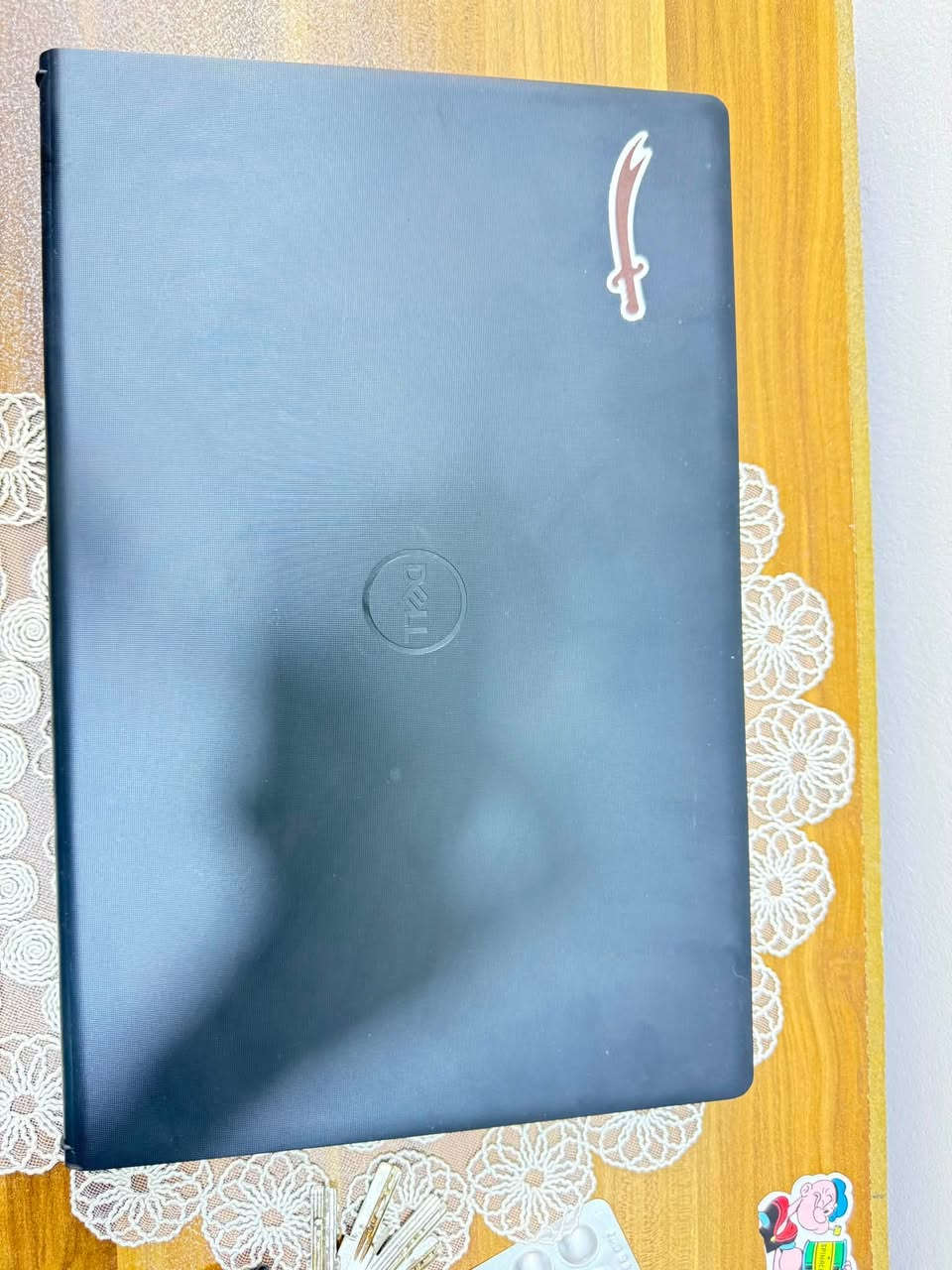 للبيع: لابتوب Dell Vostro 3520 (بحالة الوكالة!) 💻🔥
إذا كنت تبحث عن جهاز يجمع بين الأداء العالي والبطارية الجديدة، فهذا الجهاز هو فرصتك. الجهاز بحالة ممتازة جداً وبطارية تعمل بكامل طاقتها الأصلية!
المواصفات التقنية:
 المعالج (CPU): Intel Core i7-1255U (الجيل الثاني عشر - أداء سريع وعملي).
 الرام (RAM): 8GB RAM.
 البطارية: بحالة ممتازة 100% (مطابقة للسعة الأصلية للمصنع - تم فحصها تقنياً).
 نظام التشغيل: Windows 11 Pro أصلي.
 الموديل: Dell Vostro 3520 (سلسلة Vostro للاعتمادية والأداء الشاق).
ليش هذا الجهاز هو الأفضل لك؟
 بطارية جديدة: لا داعي للقلق بشأن شحن الجهاز، البطارية بحالة الوكالة.
 أداء خارق: معالج i7 جيل 12 يضمن لك سرعة فائقة في البرمجة والدراسة.
 نظيف ومحافظ عليه: الجهاز استخدام راقي وبحالة ممتازة جداً.
📍 المكان: [بغداد المدائن]
💰 السعر: [700]
📞 للتواصل واتساب : [***********]
