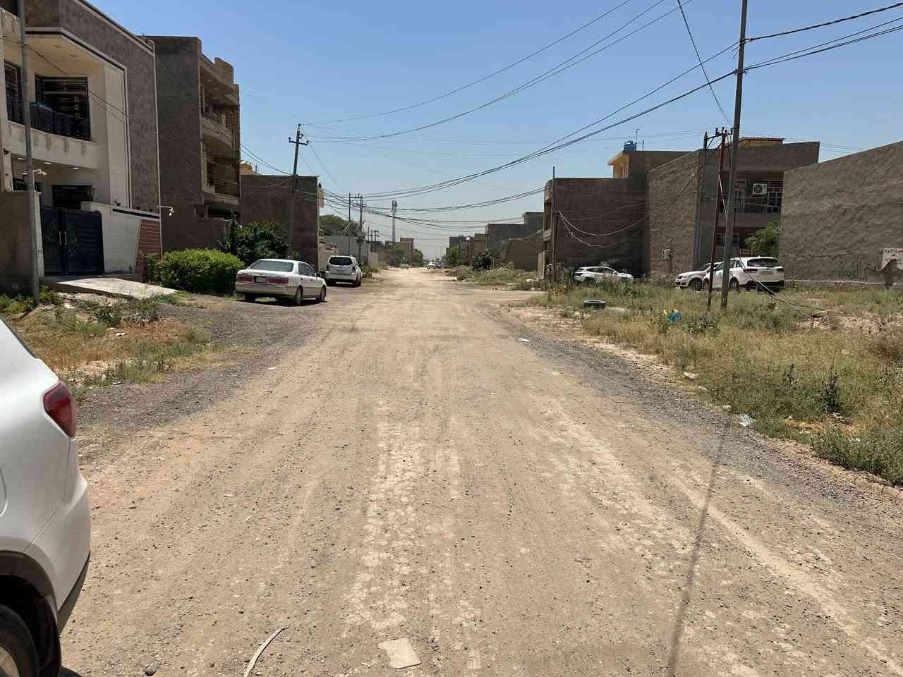 قطعة ارض  موقع مميز  و مساحة مميزة .
المساحة ١٤٤,٥م الواجهة ٧م و٨٠ سم رقم القطعة ١٢٥٥  بلوك A على شارع ٢٠  و رصيف ٢ متر  قرب الكرادة بصف جسر الطابقين /  سياج شركة المعدات ظهر القطعة  و توجد مساحة وراء القطعة تقريبا ٦ متر  لصالح القطعة اكو اجازة بناء كاملة وممدود الماء فيها 
القطعة باسمي 
***********
