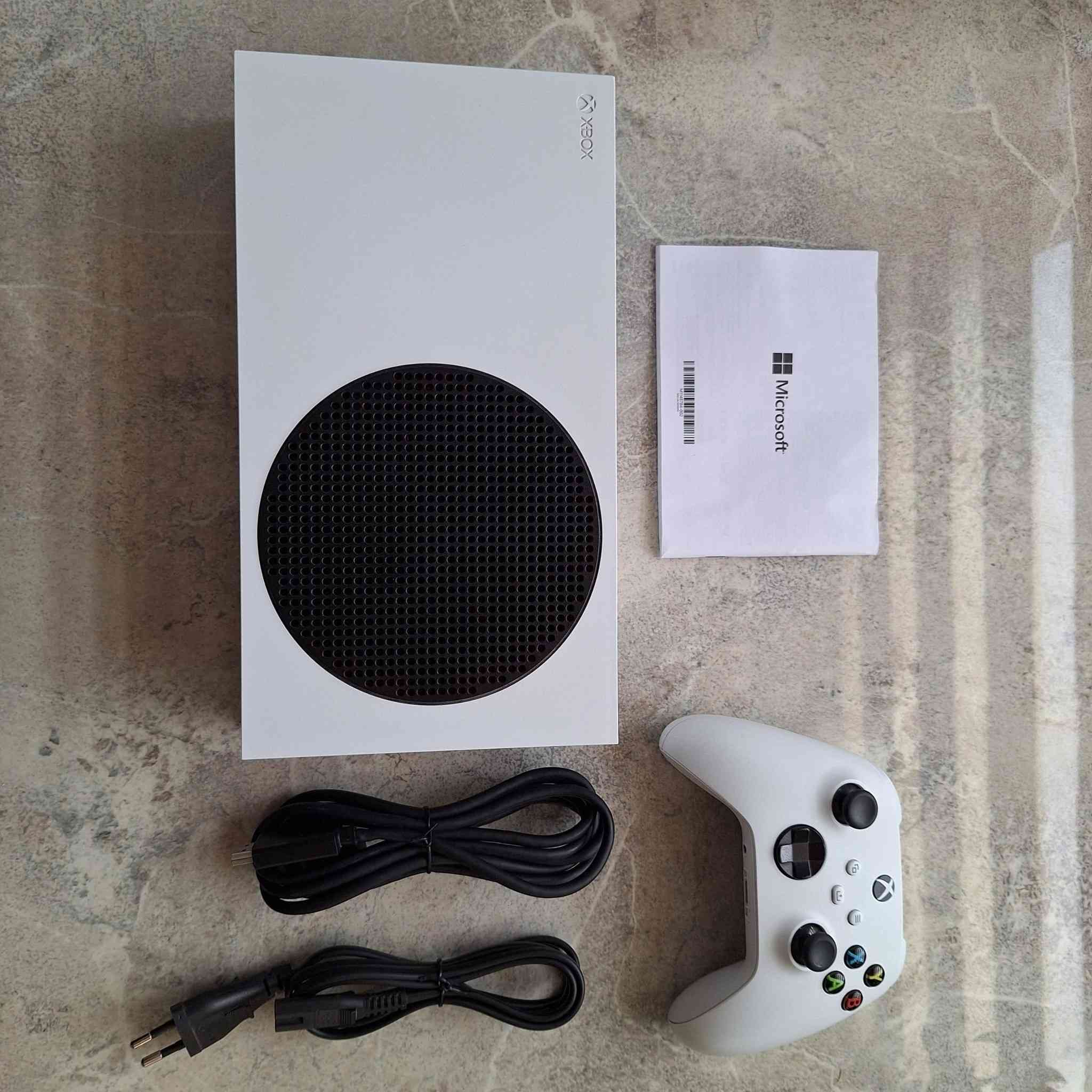 Xbox serious s  للبيع مع ملحقات كاملة +UPS 3000 V + Hard 1T + بطارية المدعمة اليدة الاصلية 
السعر 610 قابل للتفواض 

الجهاز نظيف جدا استخدام عطلة فقط نظافة الجهاز 100/100 
والجوي ستك 95 
الجهاز من كيم زون +ردد 2 هدية 

الهارد من نوع مختلف تكدر تشتري هارد واتبدل بينهم سرعته عالية من 850 الي 1200 MB 

UPS 3000V هذا يعني انسى الكهرباء راحت او اجت يكدر يشغل الجهاز على مونيتر لحد ساعة ونص 

بطارية اليدة الاصلية مدعومة من الشركة 

جهاز جدا مهتم بي غير مفتوح اخو الجديد 
مكاني النجف كوفة ***********
