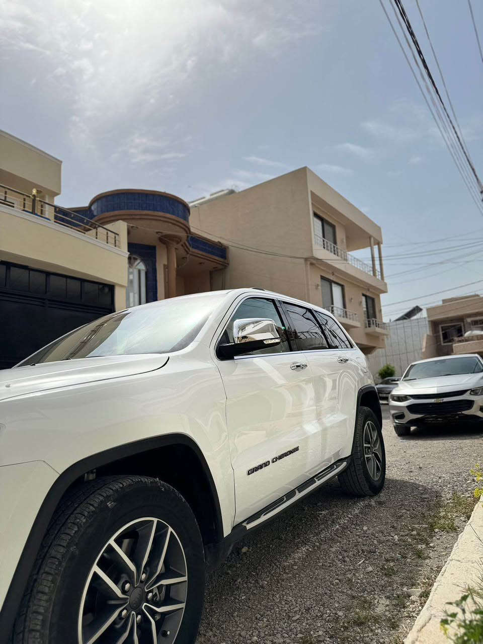 جيپ گراند شيرؤكى ٢٠٢١
مواسه فات ليمتد
گێرمه كينه و كاره باى به شه رت
يه ك پارچه ى بؤياغه دوو پارچه ى بيلاد گؤراوه بئ ناو گرتن
٦٥ ميل رؤيشتووه
ئه رباگ سيسته م به شه رت
٢٢٥ گه لا
*********** رانية, السليمانية
