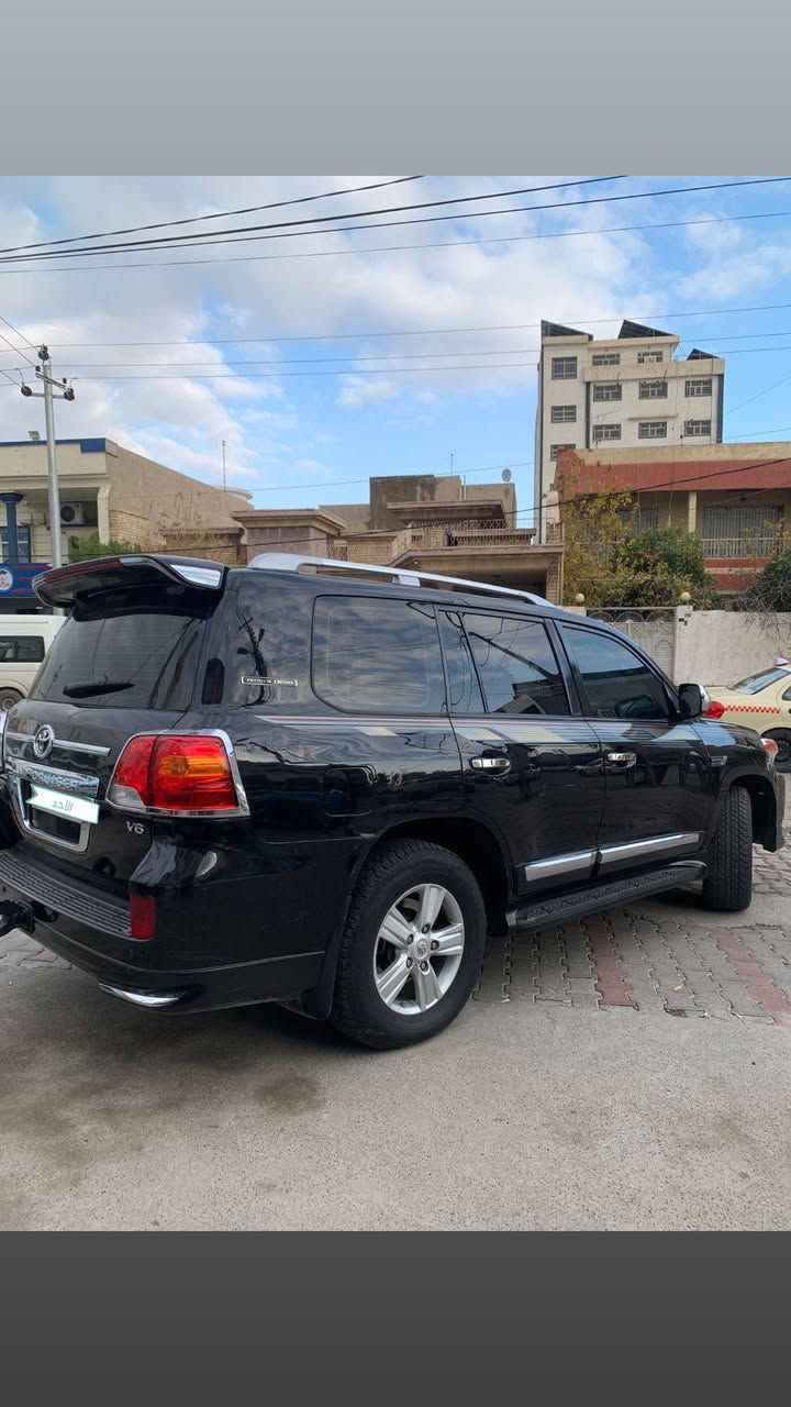 تۆیۆتا لاندکروز - جیکسارا Land Cruiser GXR 
▪️موديل / 2010 مواصفات فوول سلايت شغال 
▪️تەنها نیو دەرگای سایق سبوغ ، بێ ناو بێ ئێرباگ 
▪️مەکینە V6 گێڕومەکینە و ئەکسل بەشەرت ……
▪️رۆیشتن تەنها ( ١٧٢ هەزاری حقیقی ) …………..
▪️رەقەم هەولێر سەنەوی نوێ ……………………….
🔺غەرامە ( ١٠ ) وەرەقە لەسەرە وەری دەگریەوە ،،،،،

▪️تەنها فرۆشتن گۆڕینەوە ناکا ،،،،،،،،،،،،،،،،،،،،
▪️نرخ ،،،،،،،( ٢٧٧ $ ) وەرەقە مجال ،.             *********** أربيل, العراق
