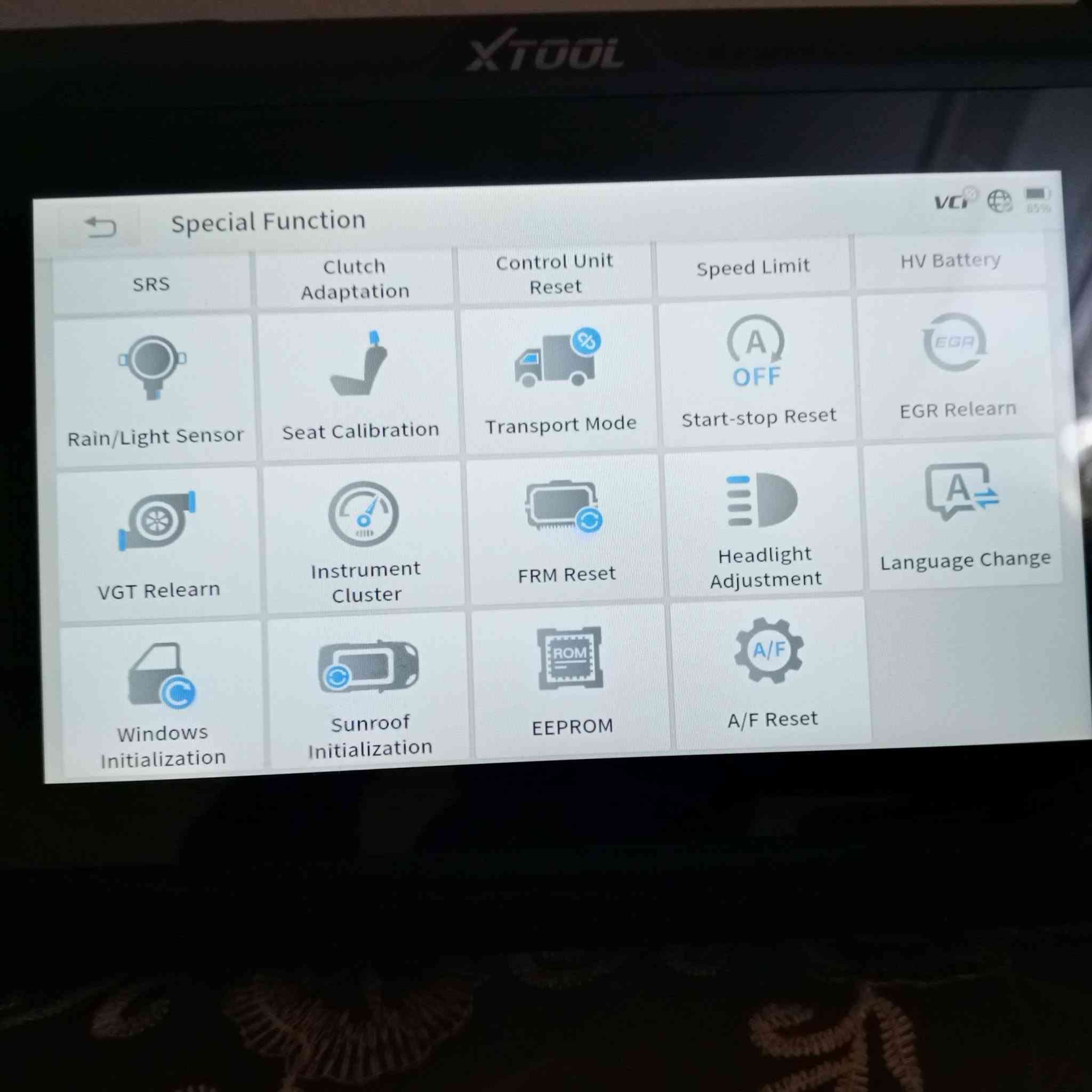 السلام عليكم جهاز xtool d7w
فيشة واي فاي سريعة بنقل البيانات 
الجهاز يدعم خصائص برمجية عديدة منها تعريب النظام لبعض السيارات الامريكية وفتح فصلة السرعة ومسح كراش الايرباك وايمو بلايزر 
الجهاز يدعم كافة انواع السيارات يدعم كان اف دي 
اشتراكه ل2028 
الجهاز ماخذه من الوكالة من اربيل كامل مع ملحقاته 
اليعجبه والي يحب يعرف تفاصيل وسعر يتصل ع رقمي ويتدلل ***********
